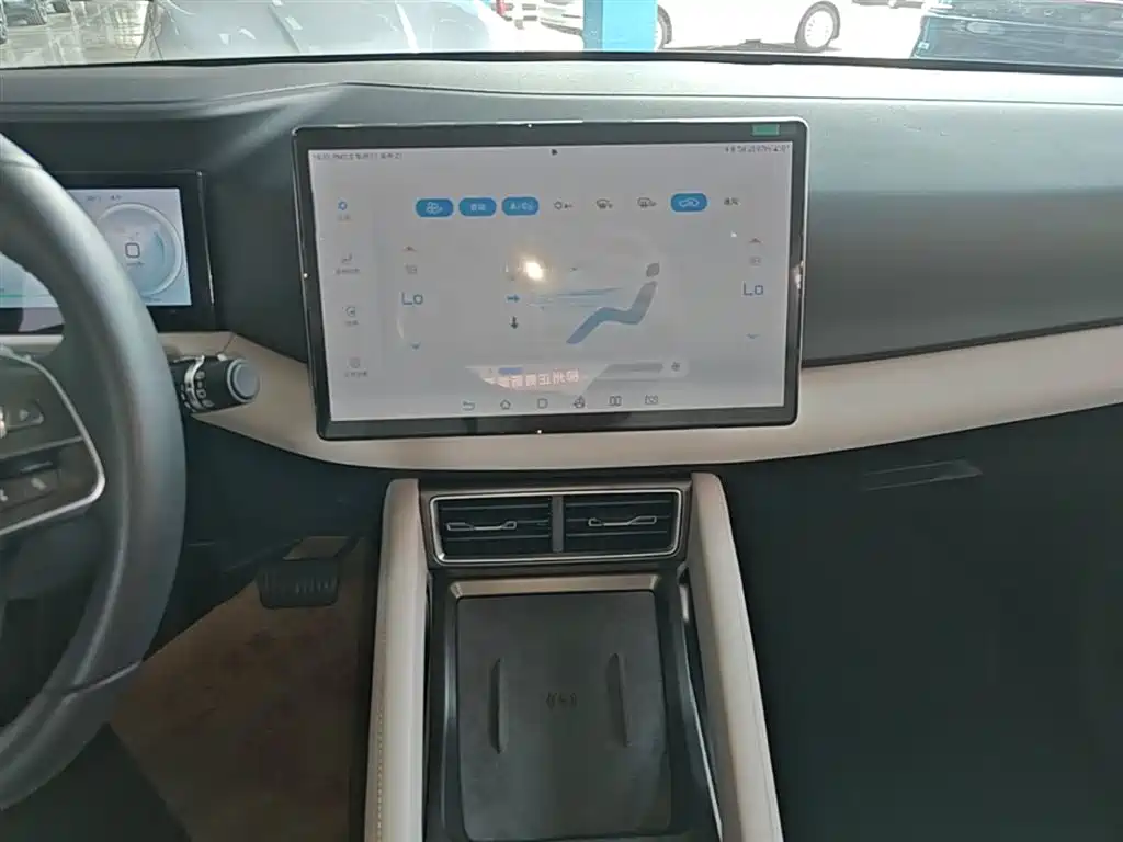 BYD Yuan UP 2024 401KM Surpass Edition фото 13