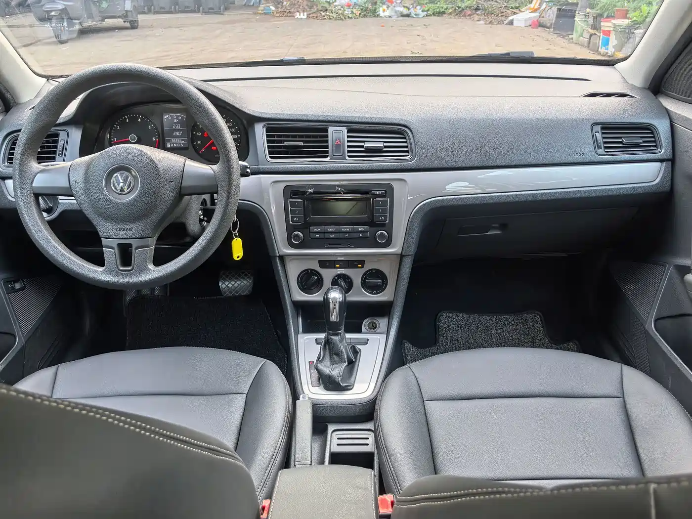 Volkswagen Lavida 2013 1.6L Automatic Trend Edition фото 8