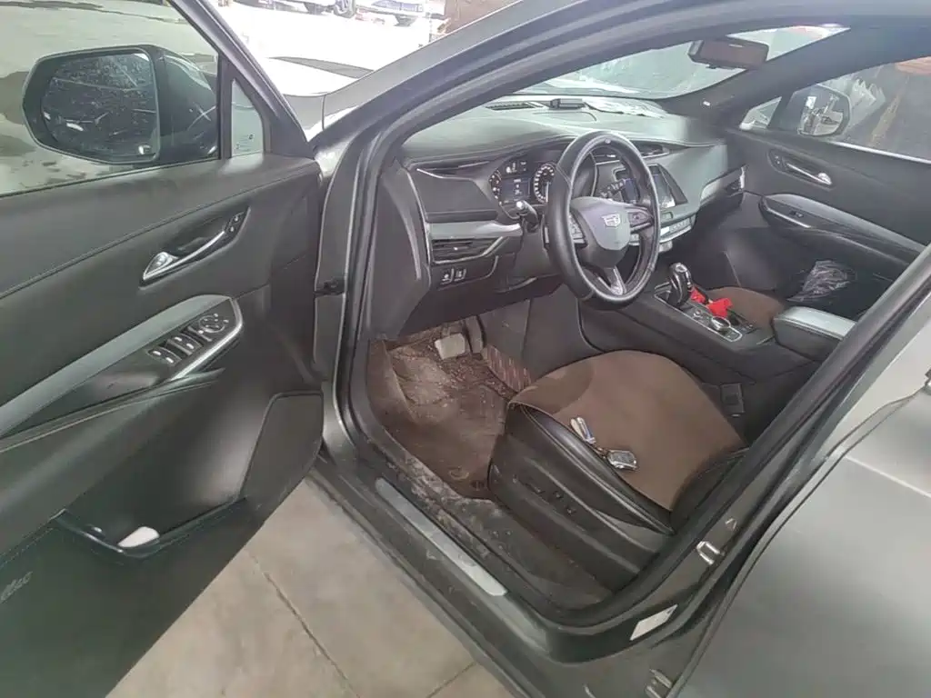Cadillac XT4 2019 2018 28T FWD Leading Edition