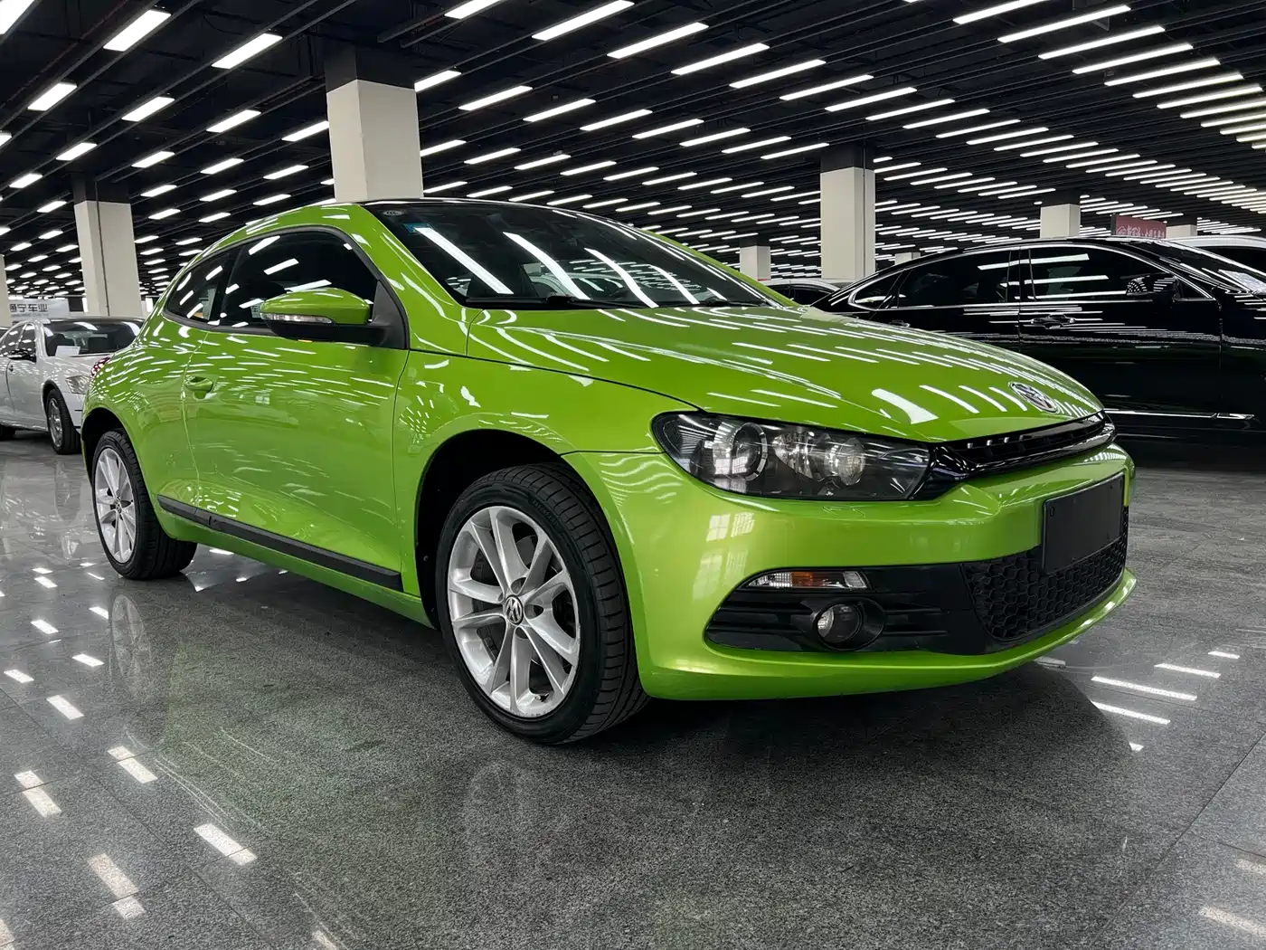 Volkswagen Scirocco 2011 2.0TSI Luxury фото 3
