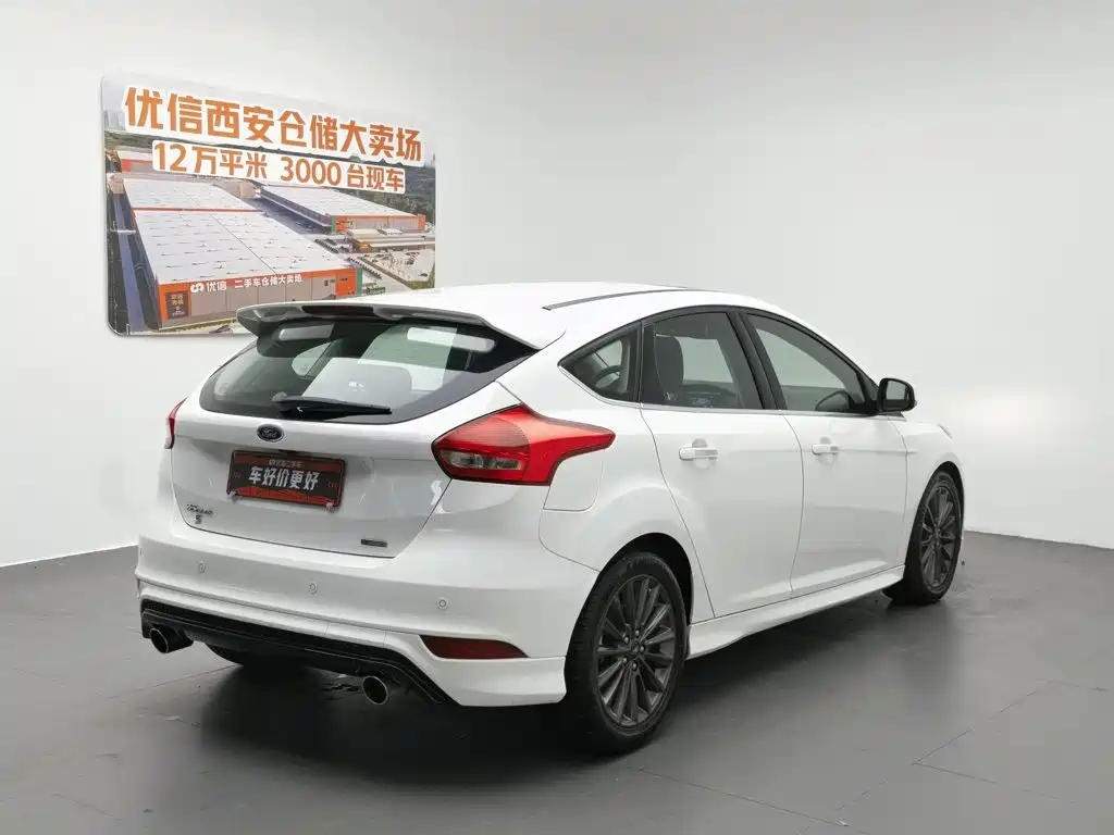 Фото 2 - Ford Focus