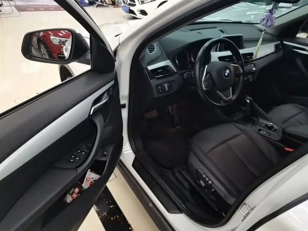 BMW X1 2019 sDrive20Li Leading Model фото 16