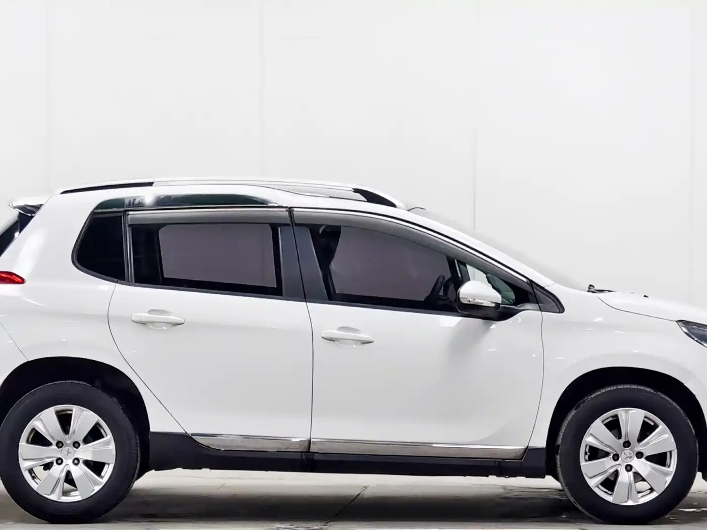 Peugeot 2008 2014 1.6L Automatic Fashion Edition фото 8