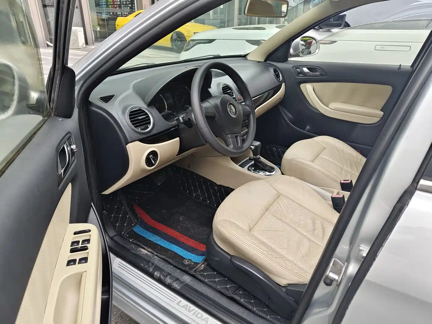 Volkswagen Lavida 2011 1.6L Automatic Pinxuan Edition фото 9