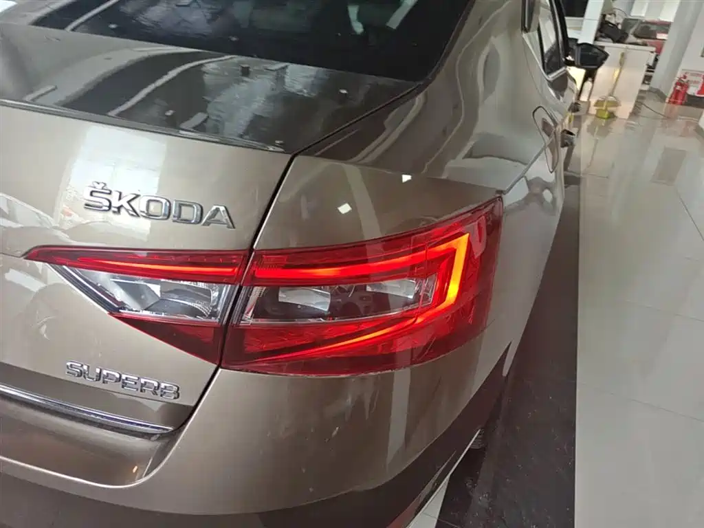 Škoda Superb 2016 TSI330 DSG Smart Edition фото 8