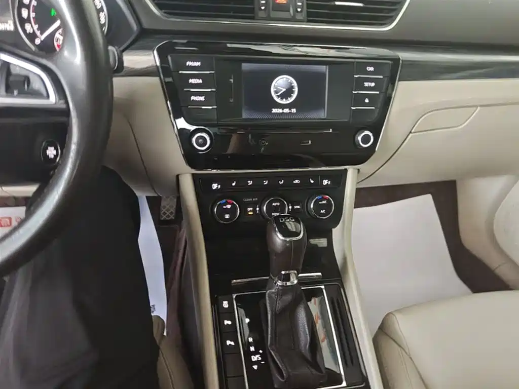 Škoda Superb 2016 TSI330 DSG Smart Edition фото 13