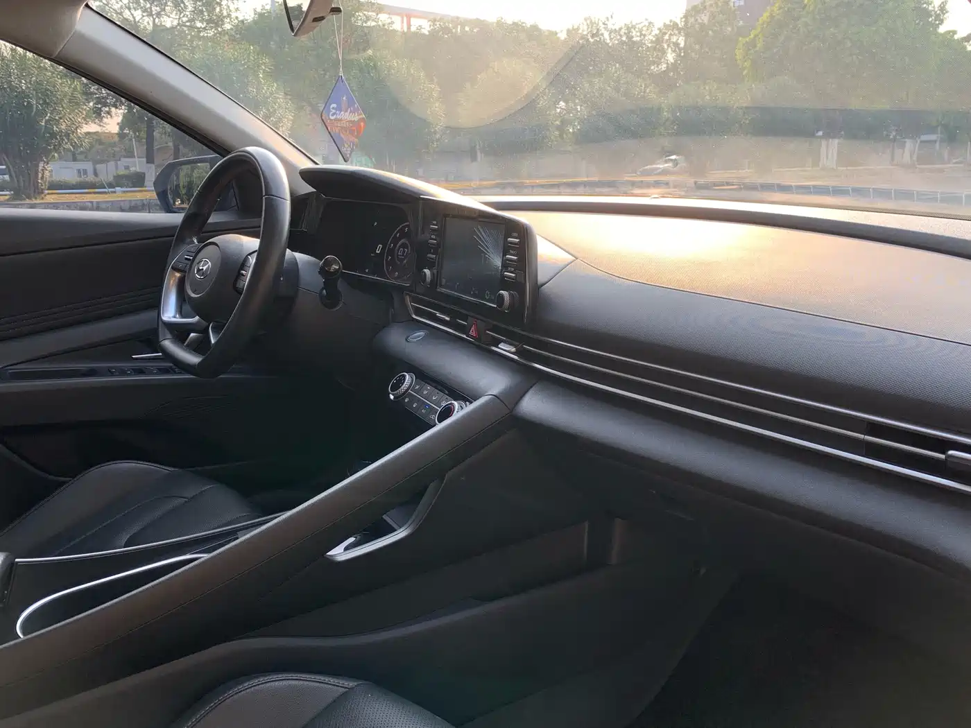 Hyundai Elantra 2021 1.5L CVT GLX Elite Edition фото 27