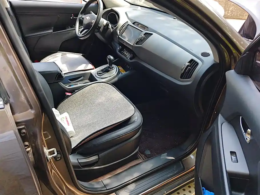 Kia Sportage 2016 2.0L Automatic 2WD DLX фото 8