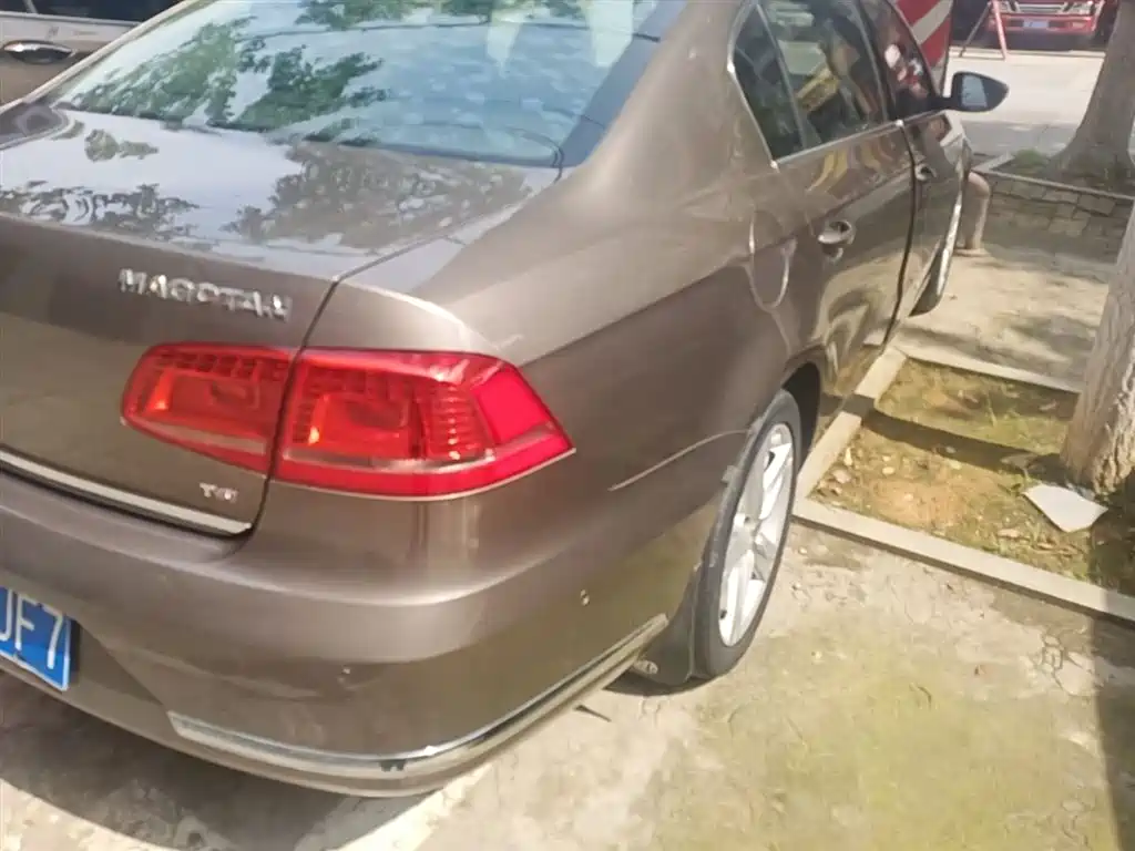 Volkswagen Magotan 2015 Facelift 1.8TSI Premium фото 8