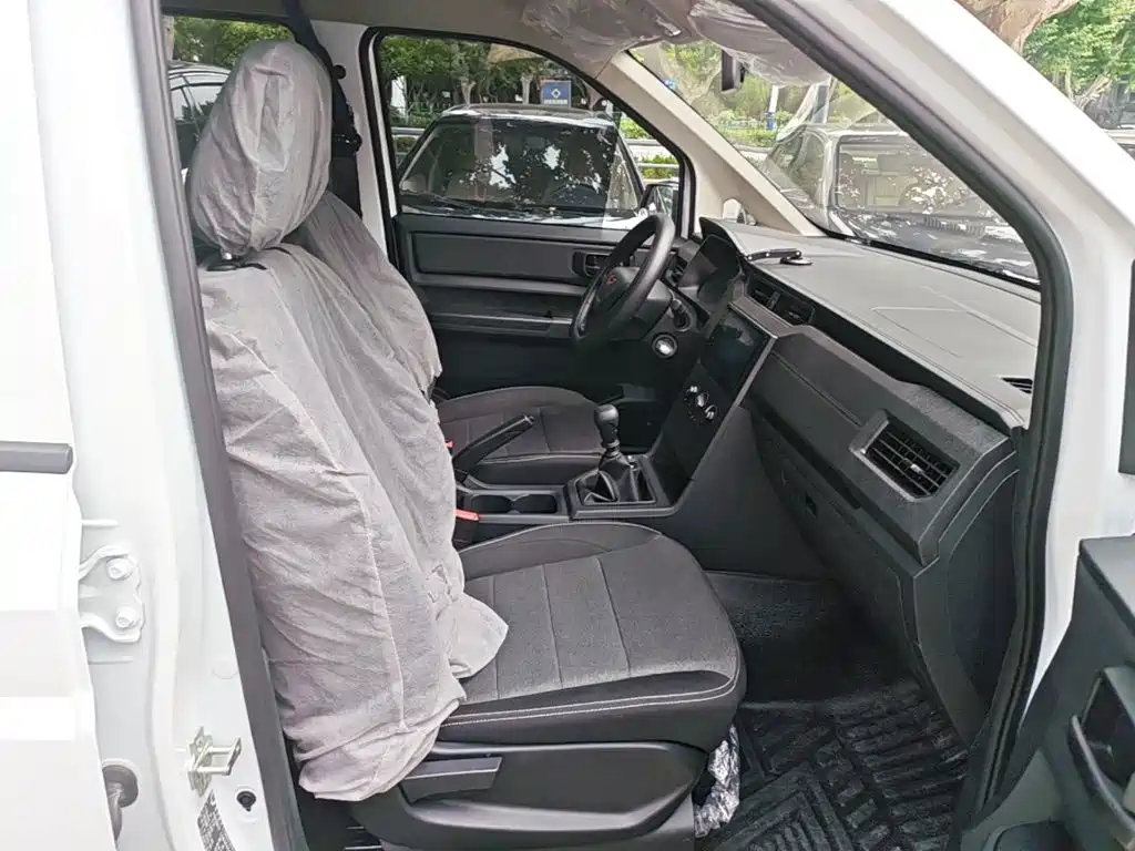 Wuling Motors Wuling Hongguang PLUS 2026 2020 1.5L Manual Standard 5-seater