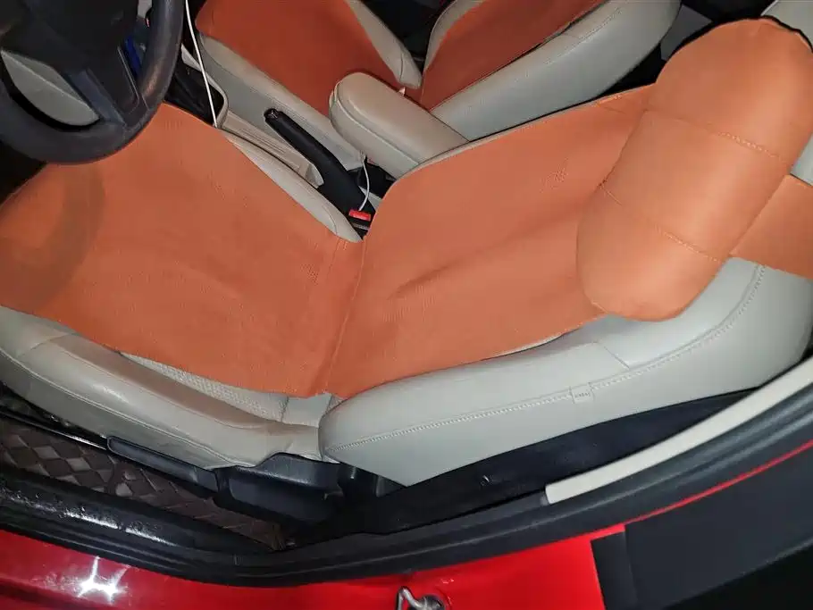 Škoda Skoda Rapid Spaceback 2014 1.6L Automatic Joy Edition фото 9
