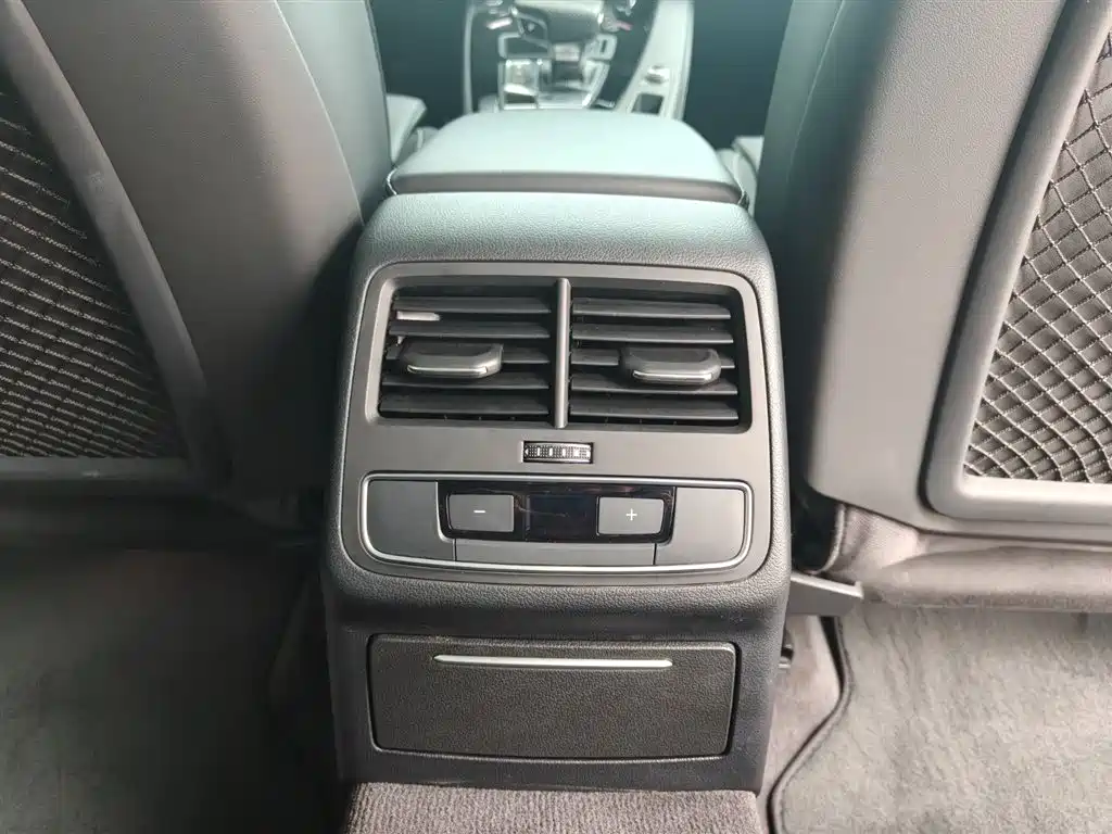 Audi A4L 2024 40 TFSI Luxury Dynamic фото 10