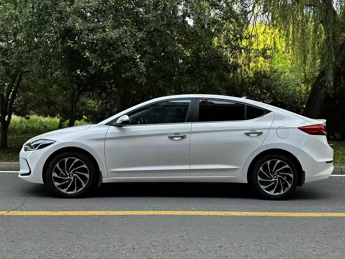 Hyundai Elantra 2020 1.5L CVT Smart Style·Elite фото 3