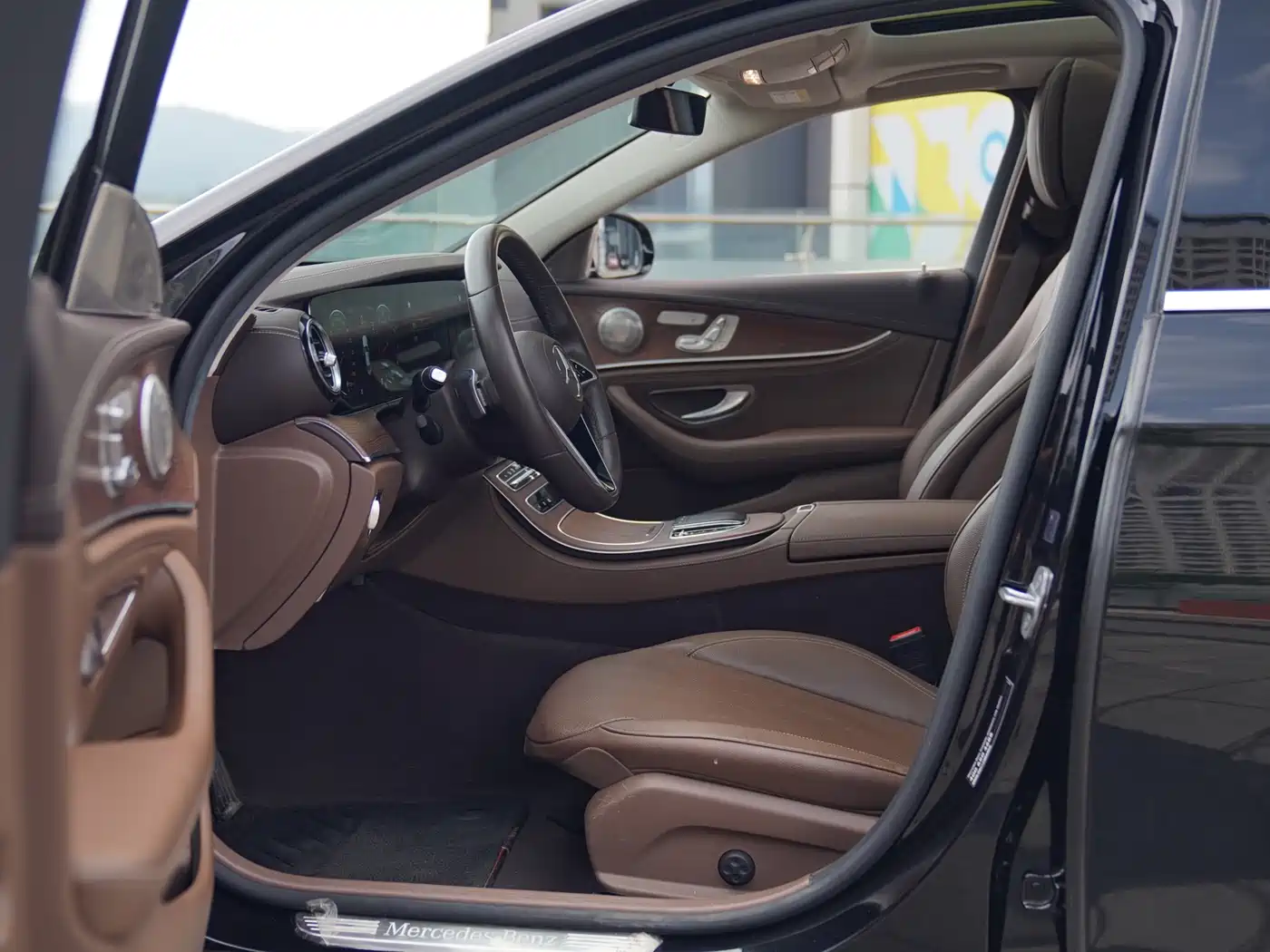 Mercedes-Benz E-Class 2023 E 300 L Fashion фото 4