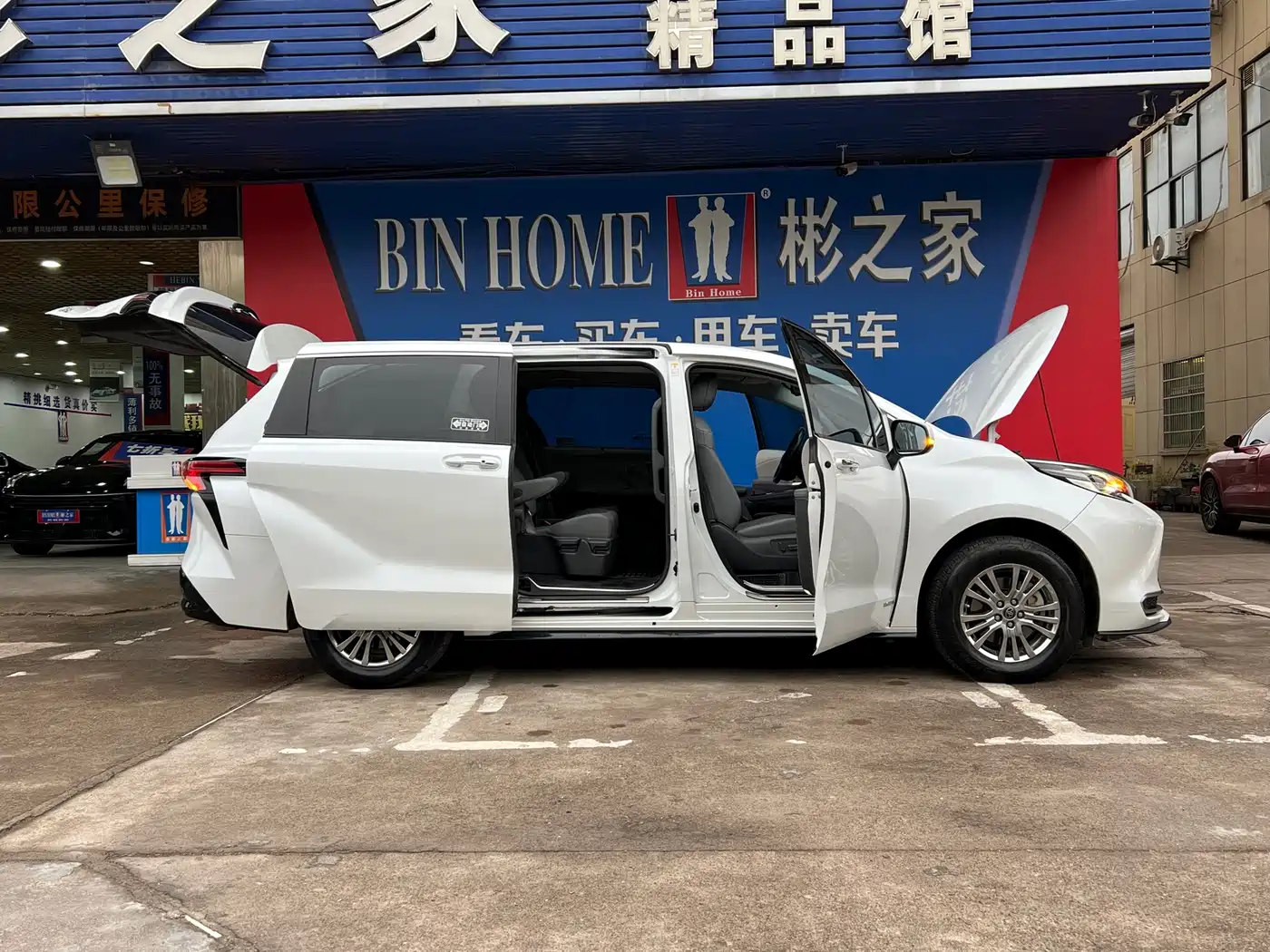 Toyota Sienna 2023 2.5L Hybrid Luxury Edition фото 19