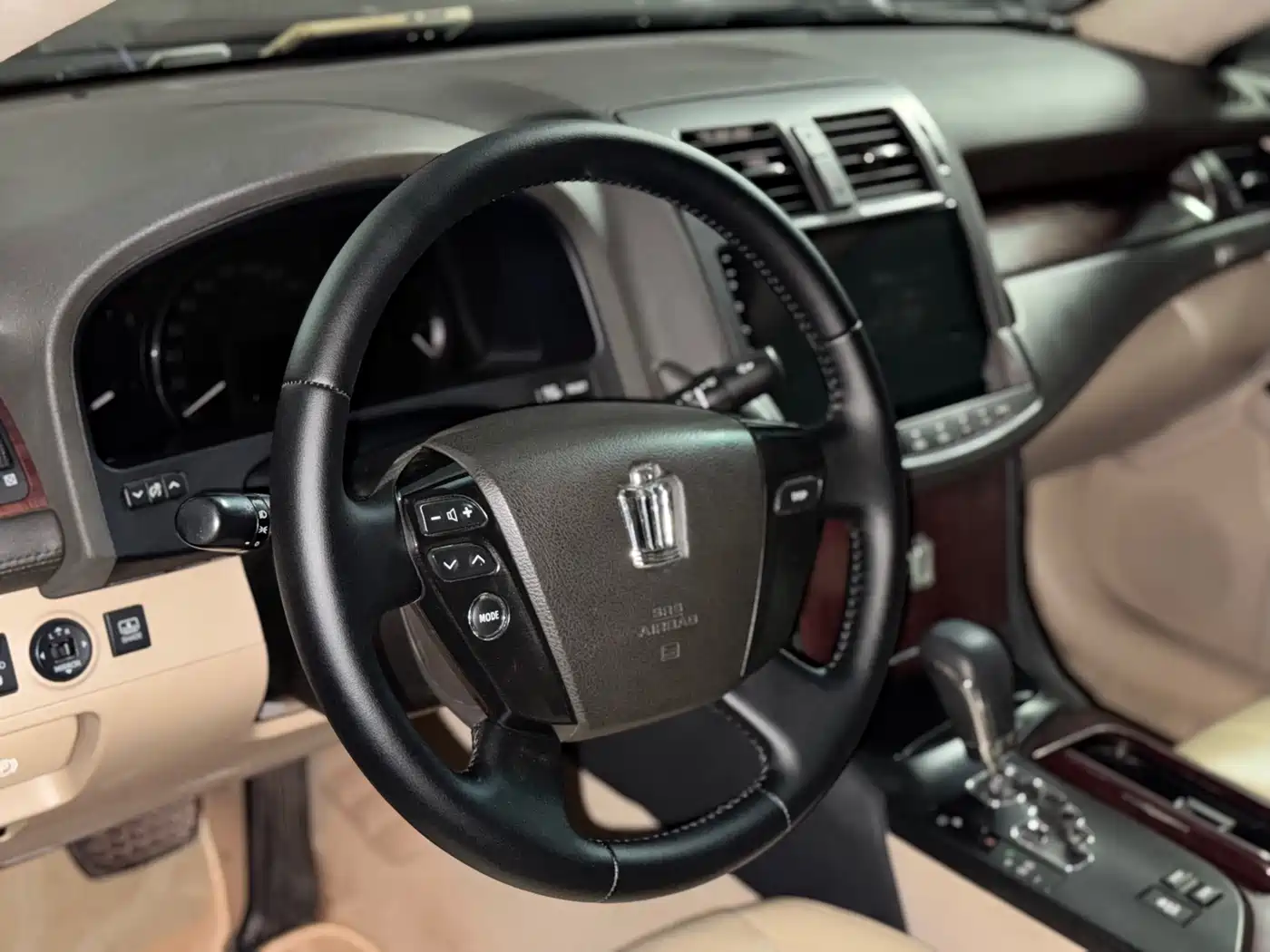 Toyota Crown 2010 2.5L Royal Leather Navigation Edition фото 5