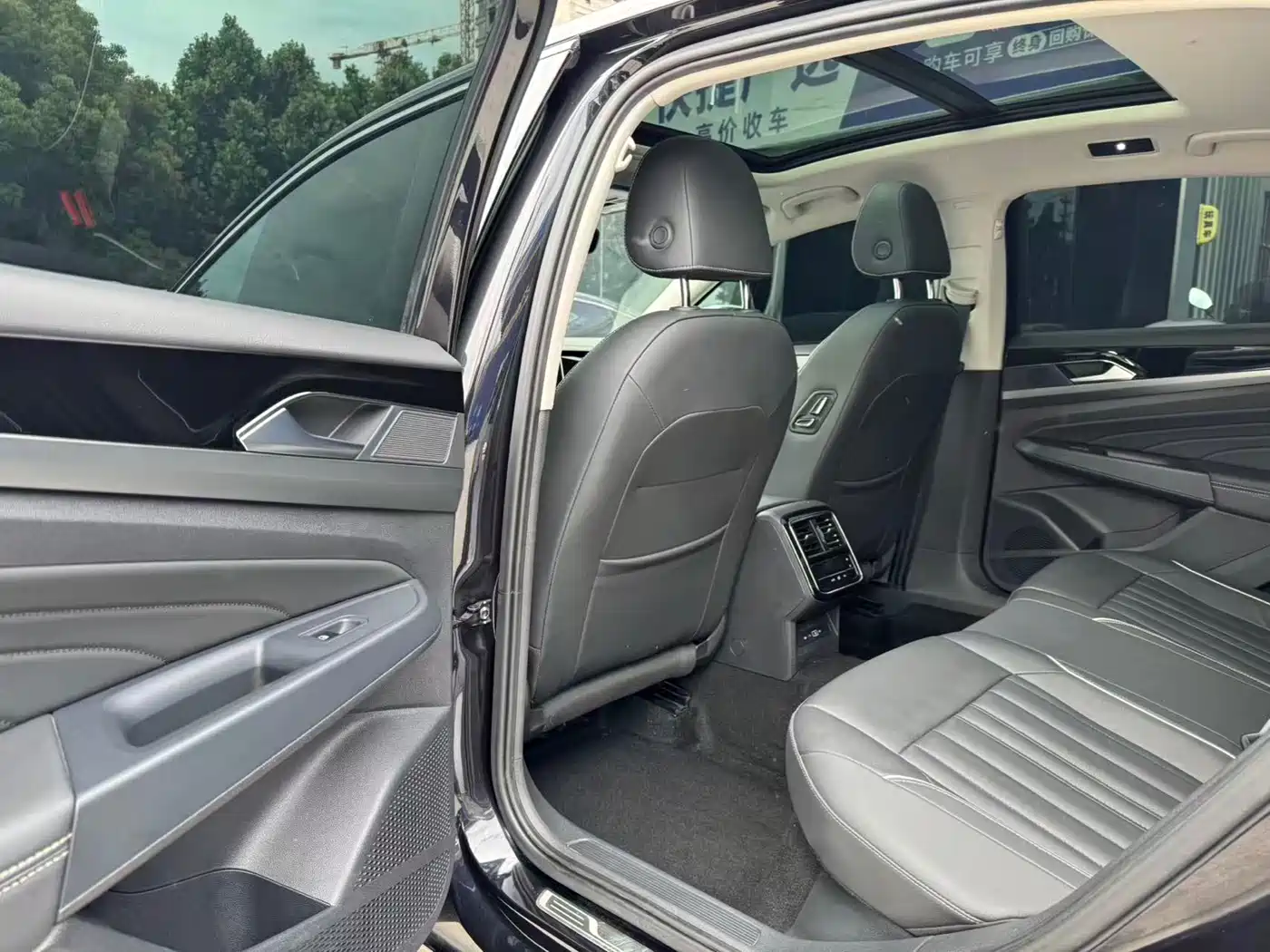 Volkswagen Passat 2022 330TSI Starlight Elite Edition фото 10