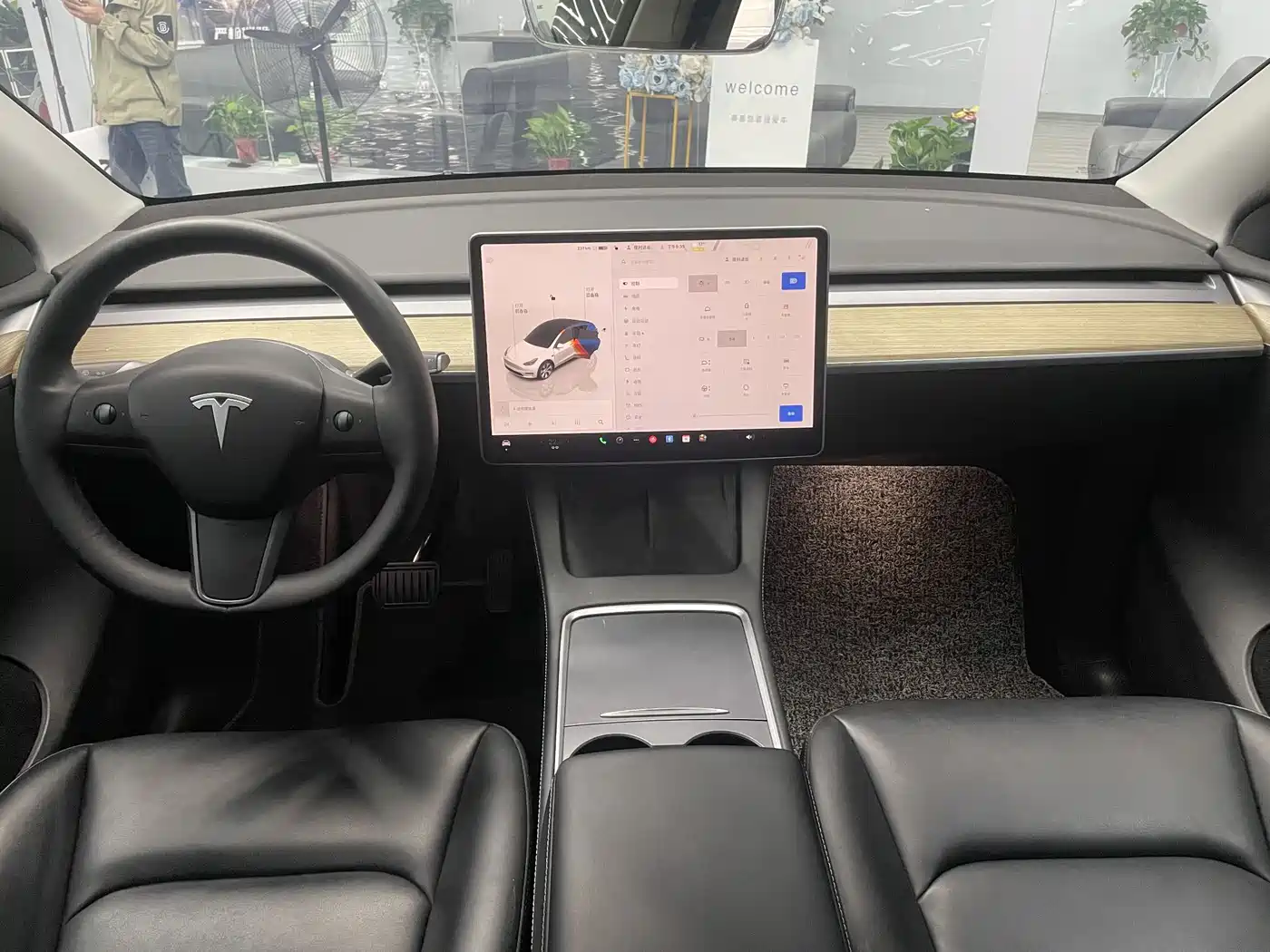 TESLA MODEL Y