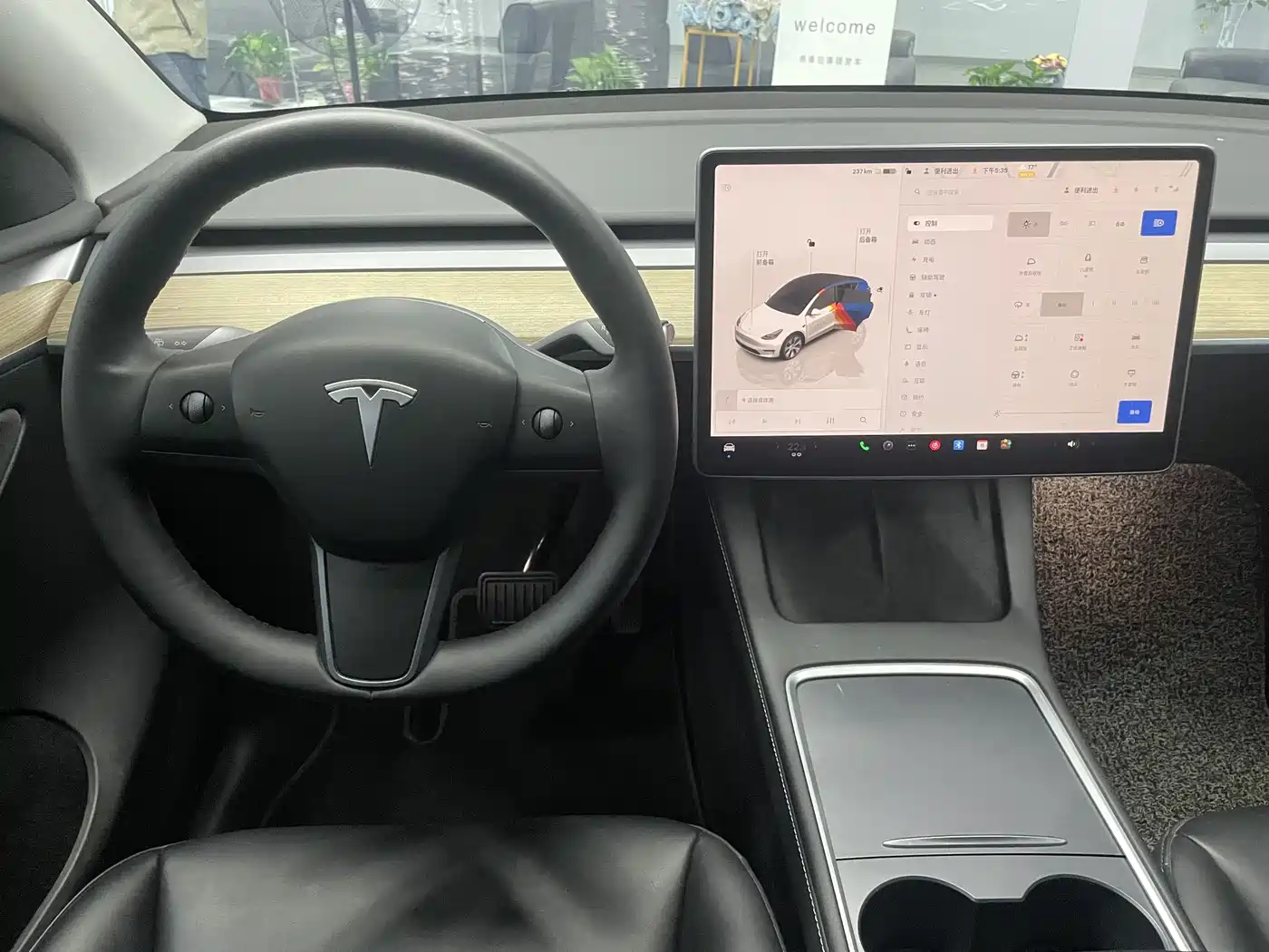 TESLA MODEL Y