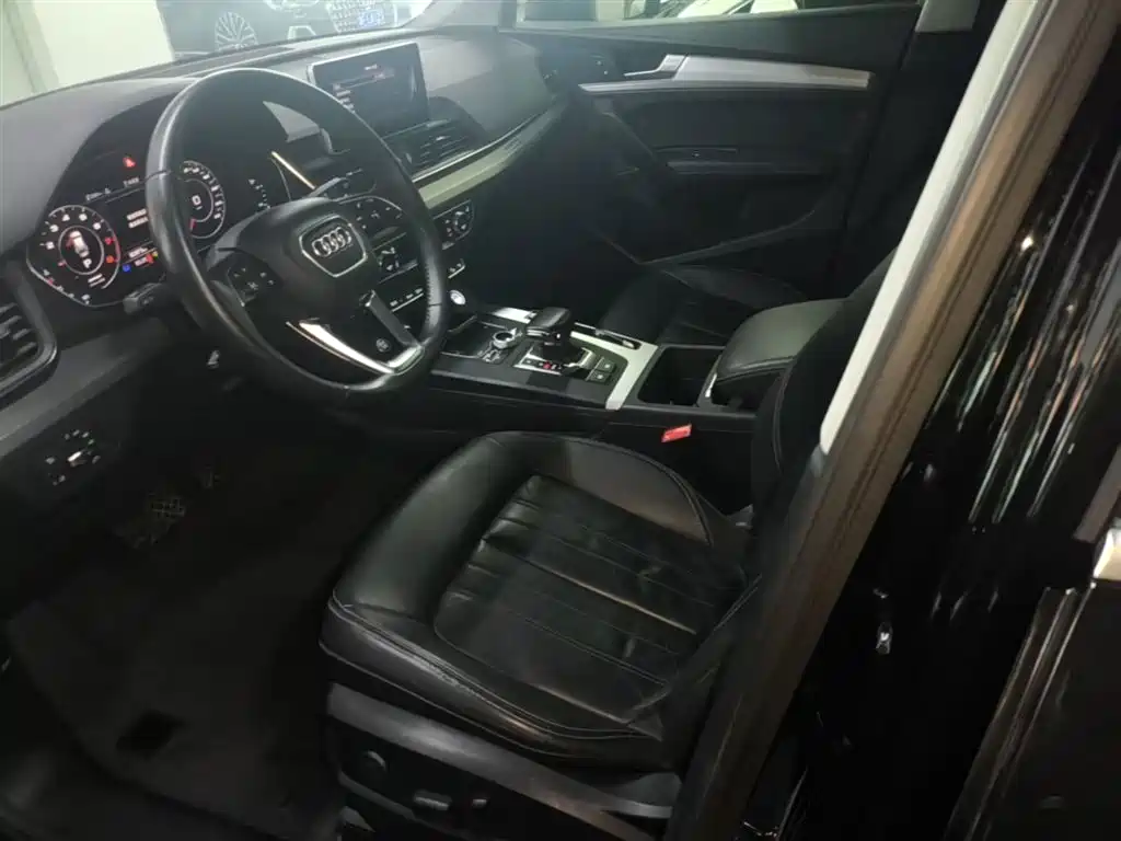 Audi Q5L 2020 Facelift 40 TFSI Honor Fashion фото 15