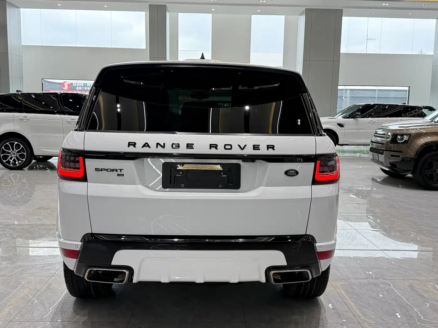 Land Rover Range Rover Sport 2022 3.0 L6 Gloss Black Edition фото 6