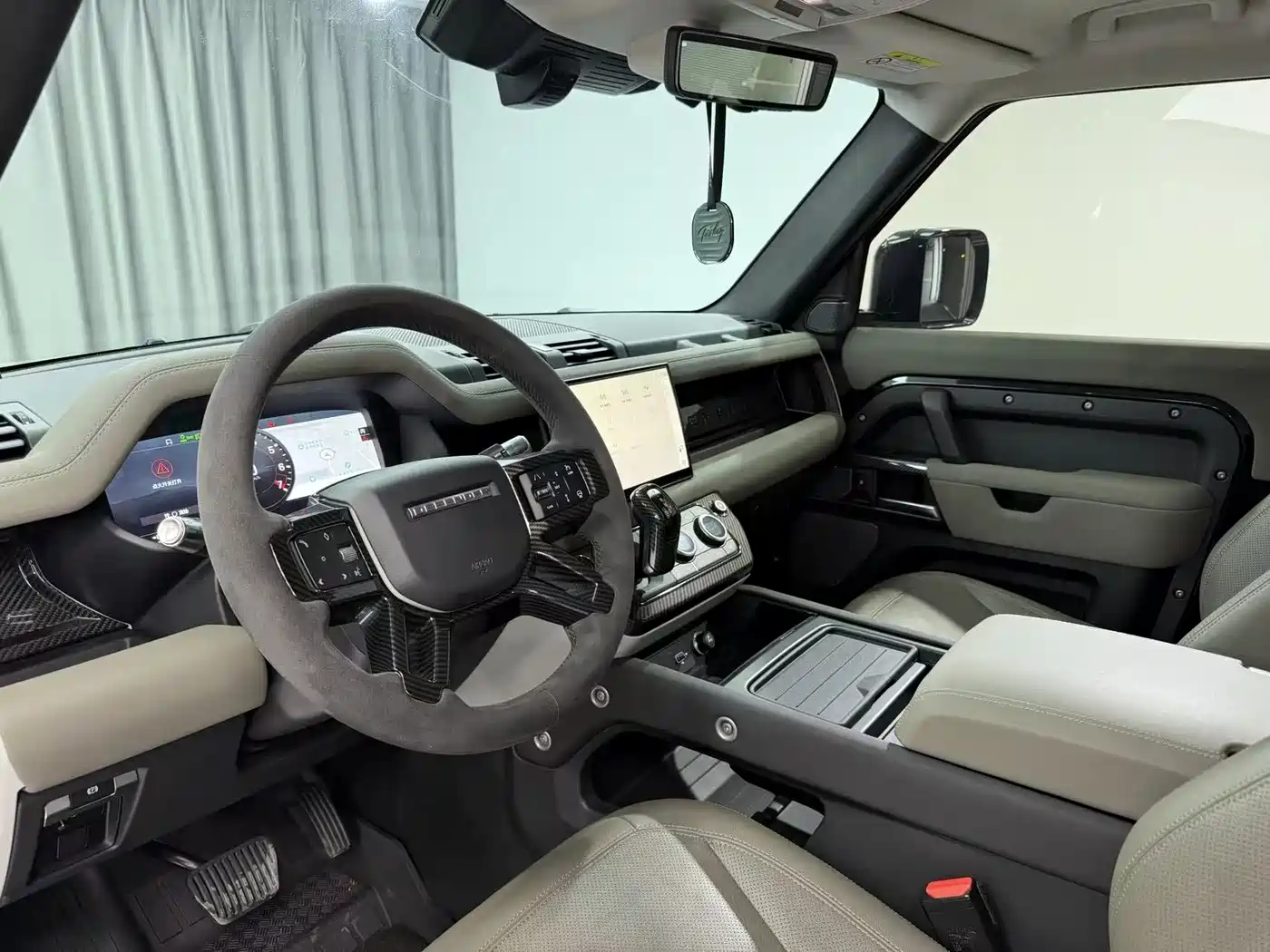 Land Rover Defender 2022 Model 90 3.0T P400 XS фото 4