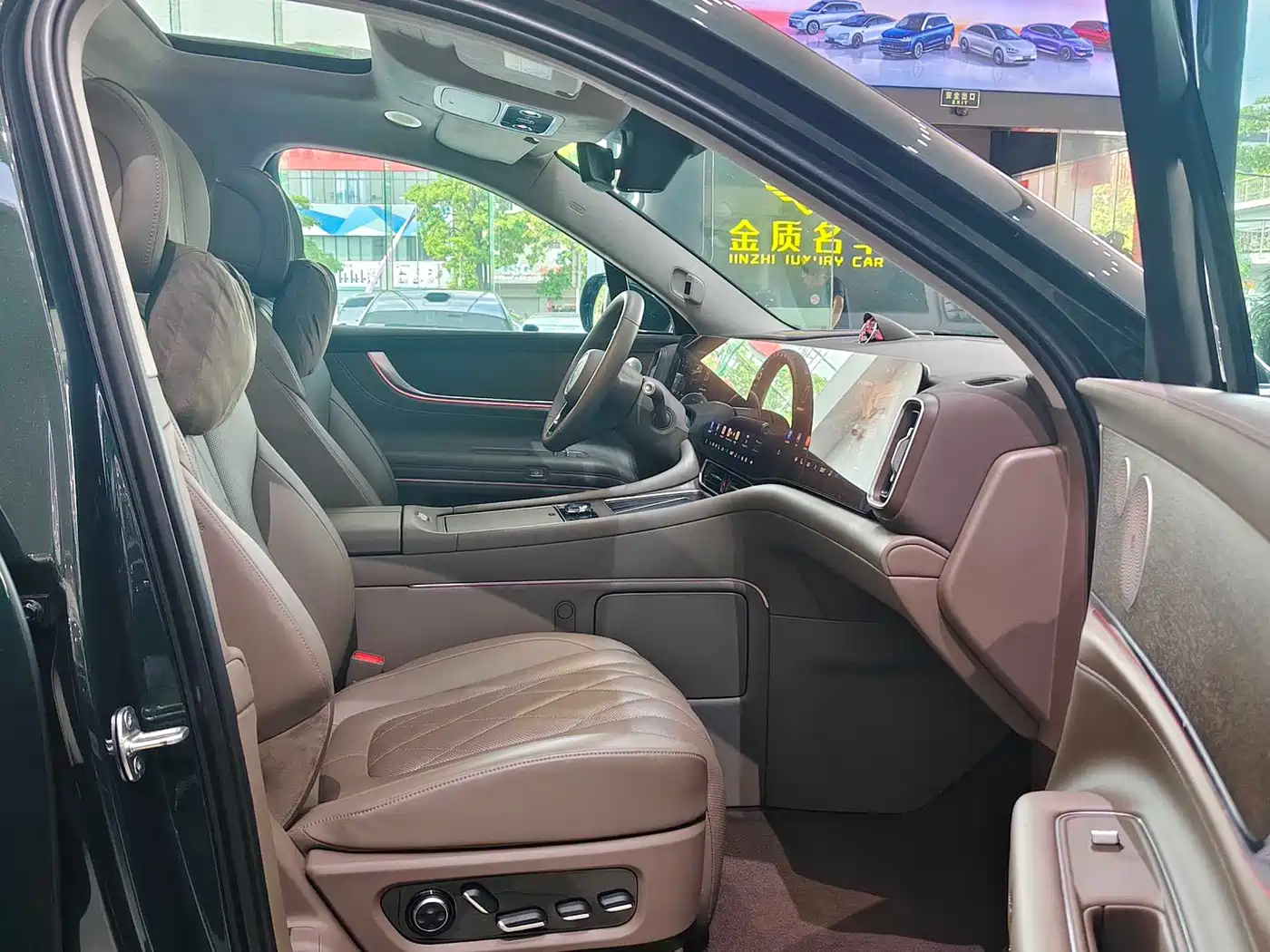 AITO Wenjie AITO M9 2024 Extended Range Ultra 42kWh 6-Seater фото 10