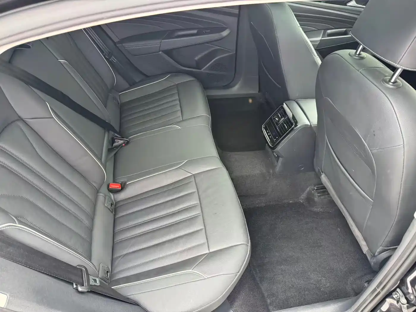 Volkswagen Passat 2022 330TSI Starlight Elite Edition фото 11