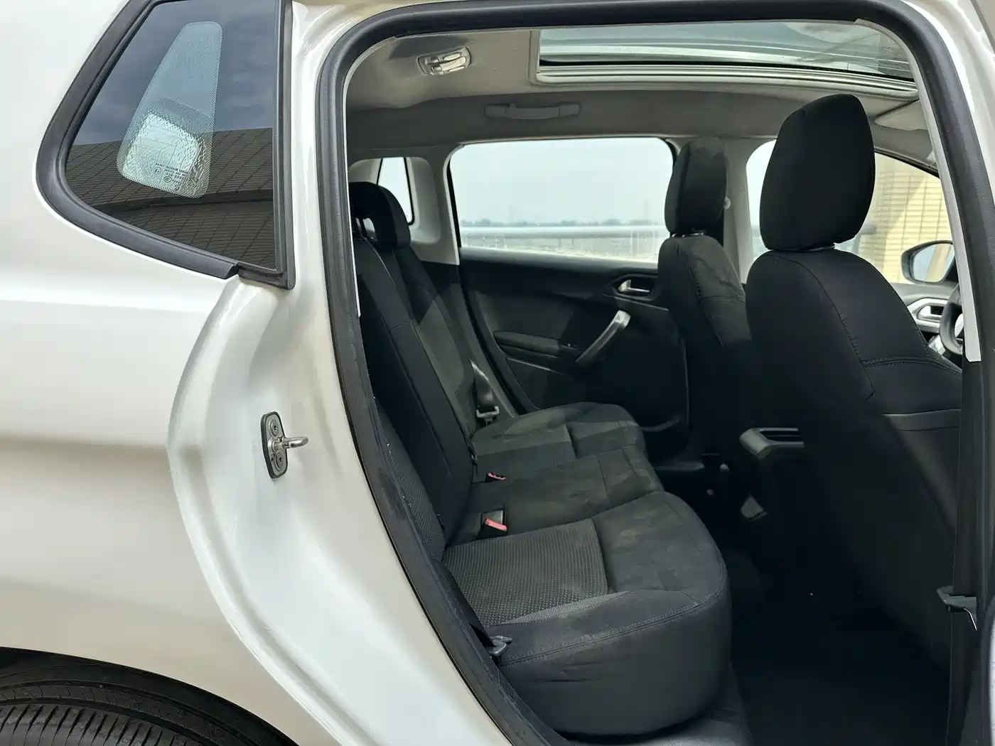 Peugeot 2008 2014 1.6L Automatic Excellence Edition фото 15