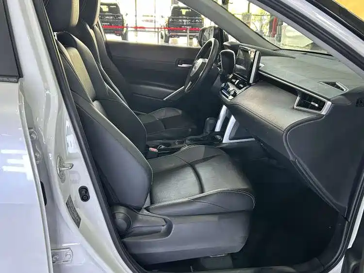 Toyota Frontlander 2022 2.0L CVT Luxury PLUS Edition фото 11