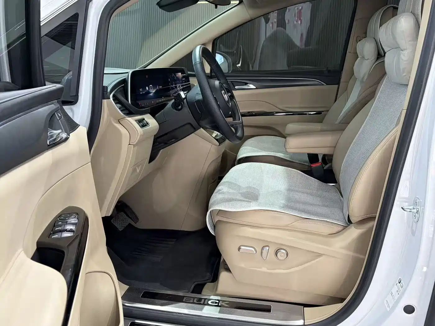 BUICK GL8 NEW ENERGY