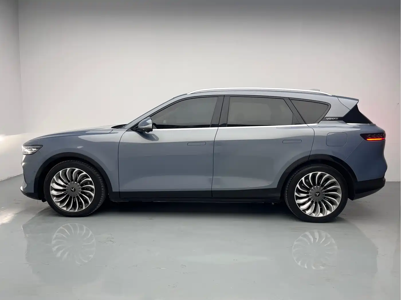Voyah Auto VOYAH FREE 2021 AWD Standard Range Extender Exclusive Luxury Package фото 11