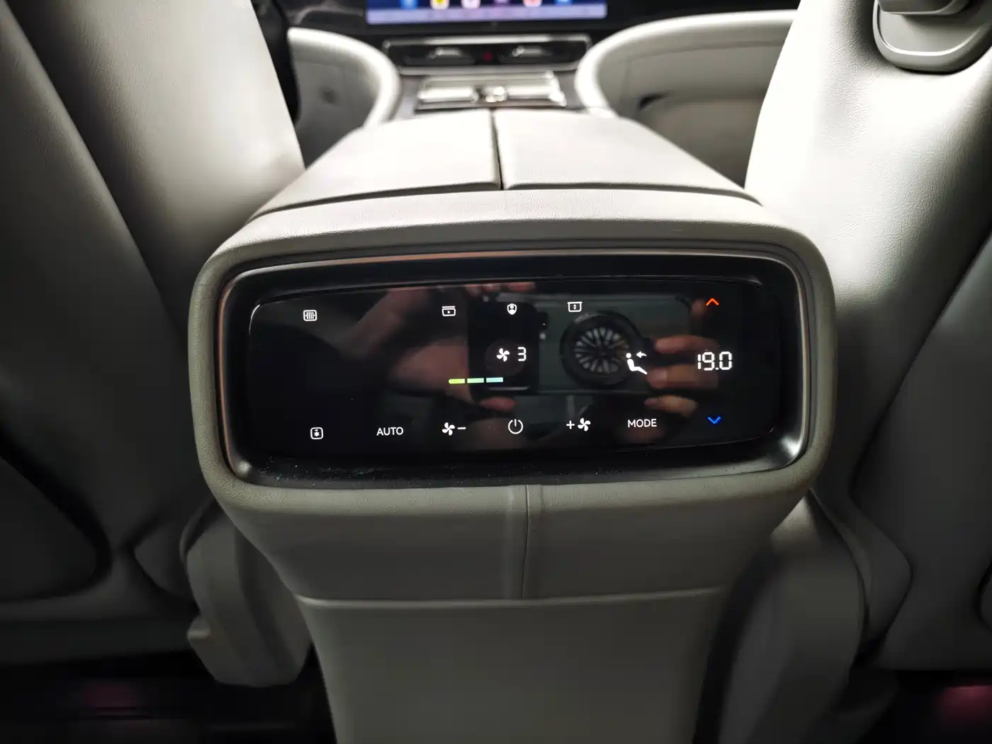 AITO Wenjie AITO M9 2024 Range Extender Ultra 52kWh 6-seater фото 14