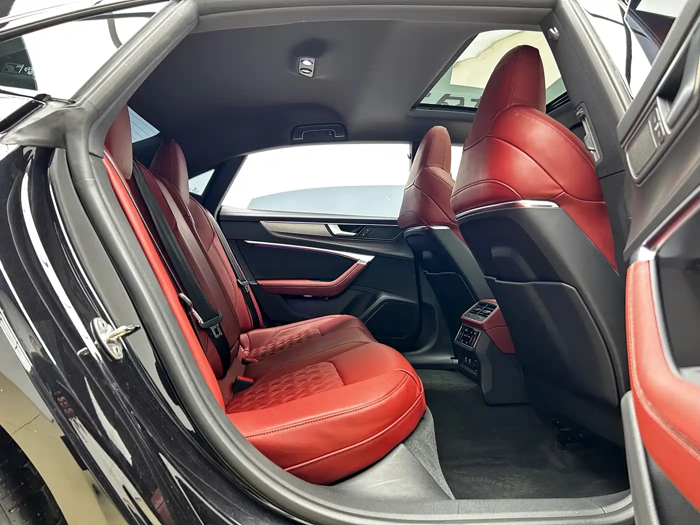 Audi A7L 2024 45 TFSI quattro S-line Black Warrior Edition фото 20
