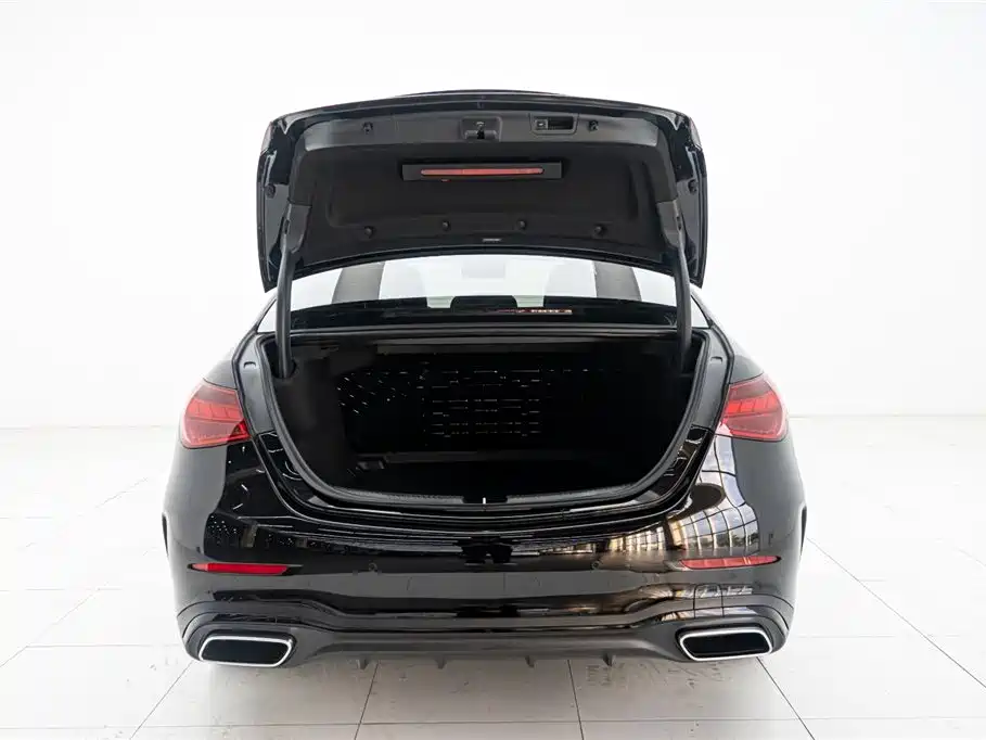 Mercedes-Benz C-Class 2024 Facelift III C 260 L Night Sport Edition фото 27