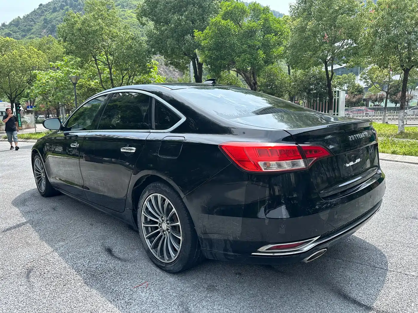 Фото 5 - Zotye Z700