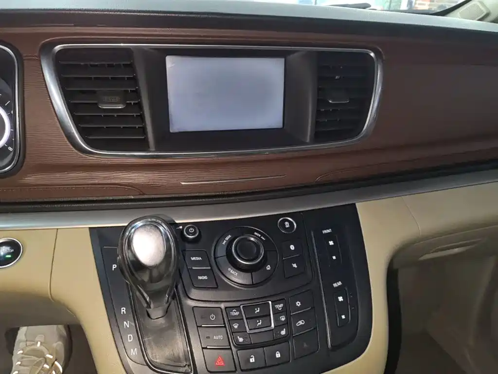 Фото 13 - Buick GL8