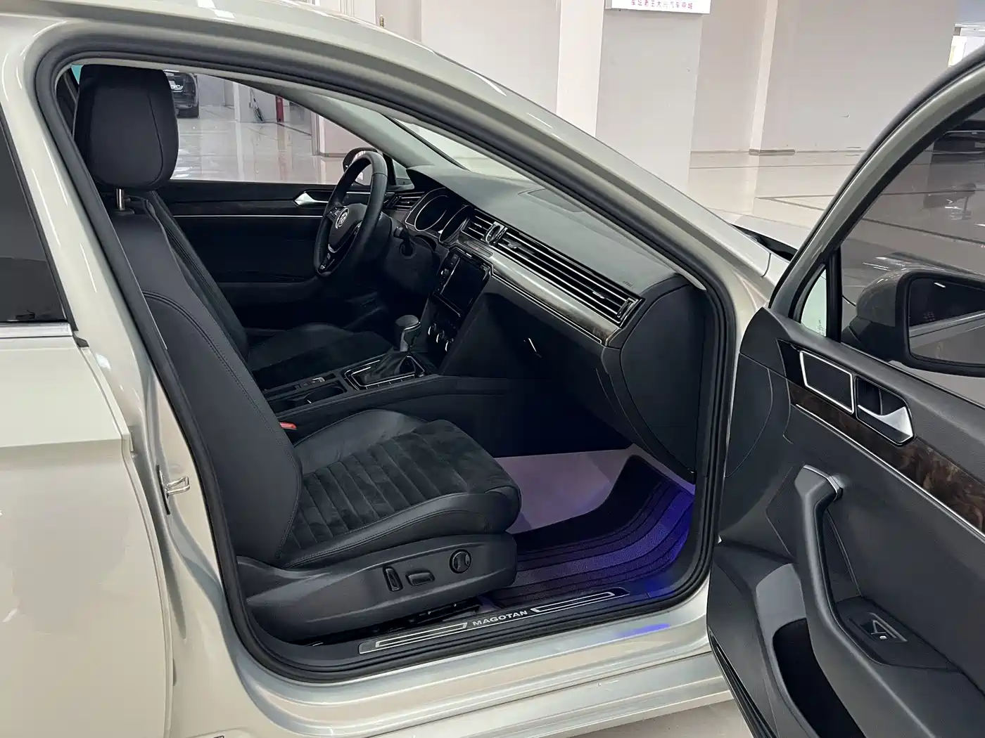 Volkswagen Magotan 2017 330TSI DSG Luxury фото 12