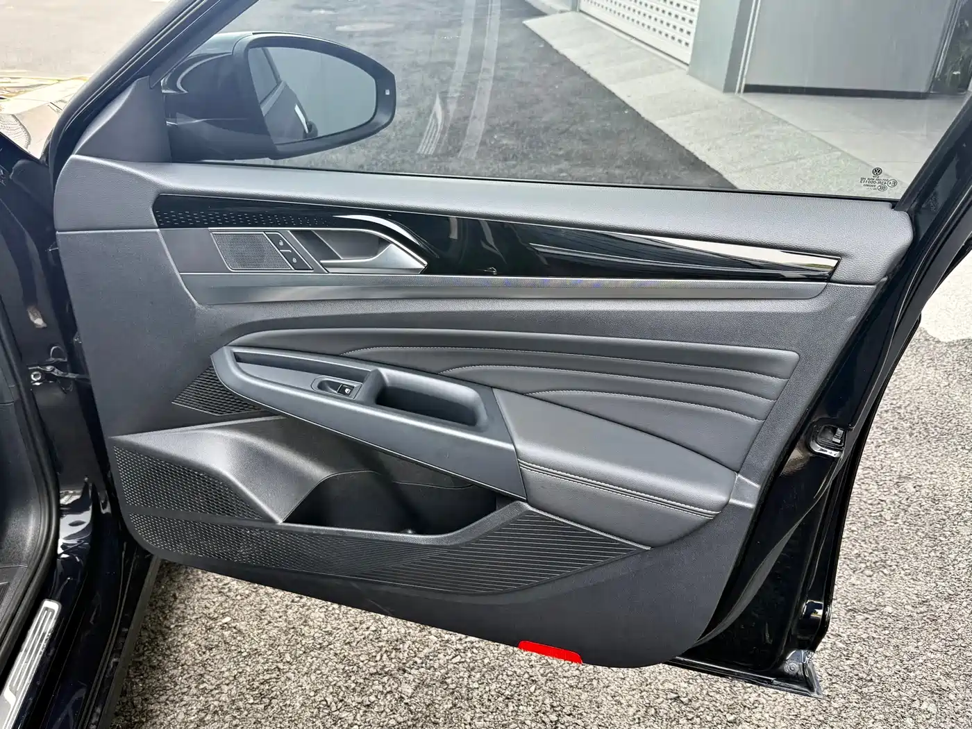 Volkswagen Passat 2024 330TSI Starlight Elite Edition фото 11