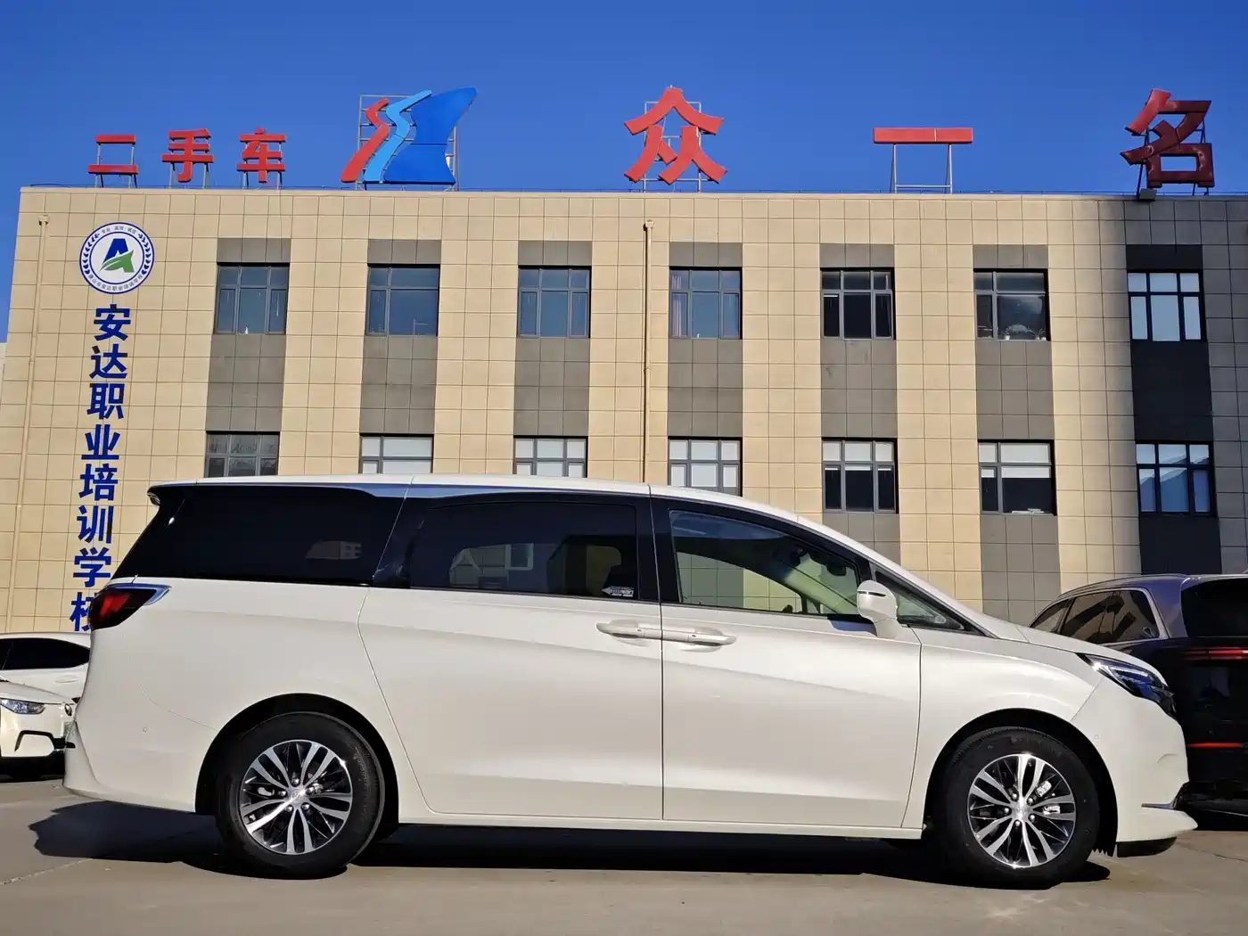 Buick GL8 2022 ES Landmark 653T Premium фото 4