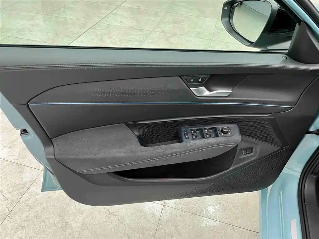 Volkswagen Passat 2025 Model Pro 380TSI Starlight Dragon Premium Edition фото 10