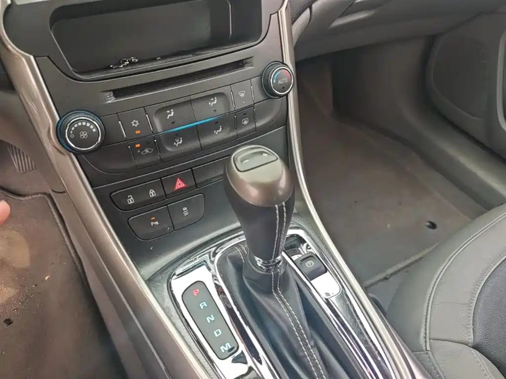 Chevrolet Malibu 2014 2.0L Automatic Luxury фото 14