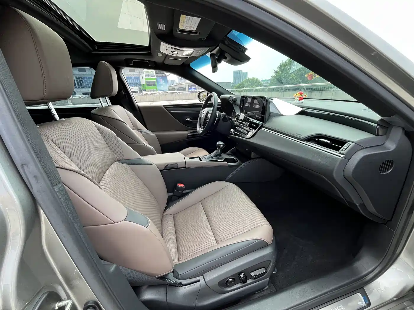 Фото 8 - Lexus ES