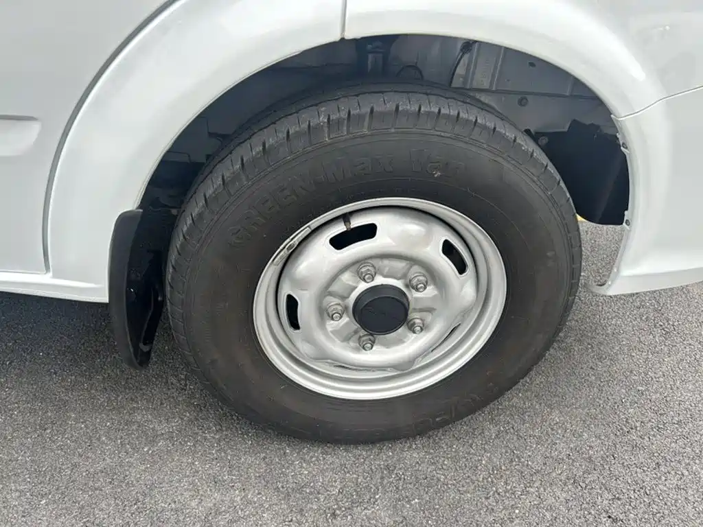 Jiangling JMC Fushun 2025 2025 Model 2.0T 6MT Diesel Short Wheelbase Low Roof Commercial MPV 5/6 Seats with Dual Swing Doors