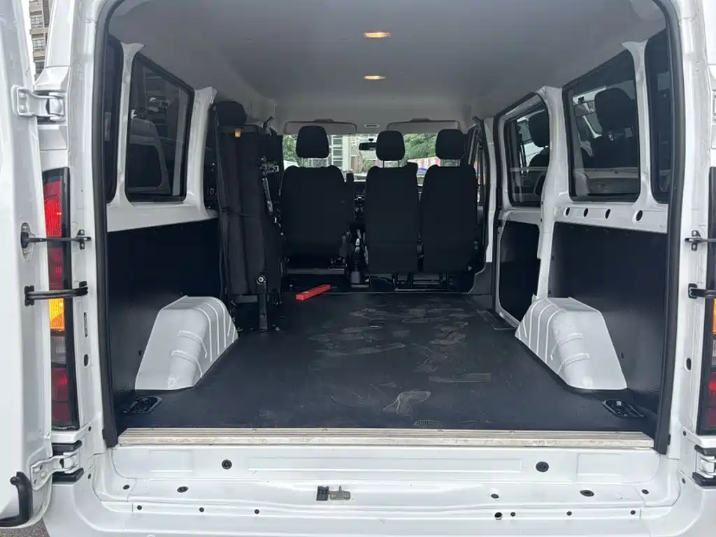 Jiangling JMC Fushun 2025 2025 Model 2.0T 6MT Diesel Short Wheelbase Low Roof Commercial MPV 5/6 Seats with Dual Swing Doors