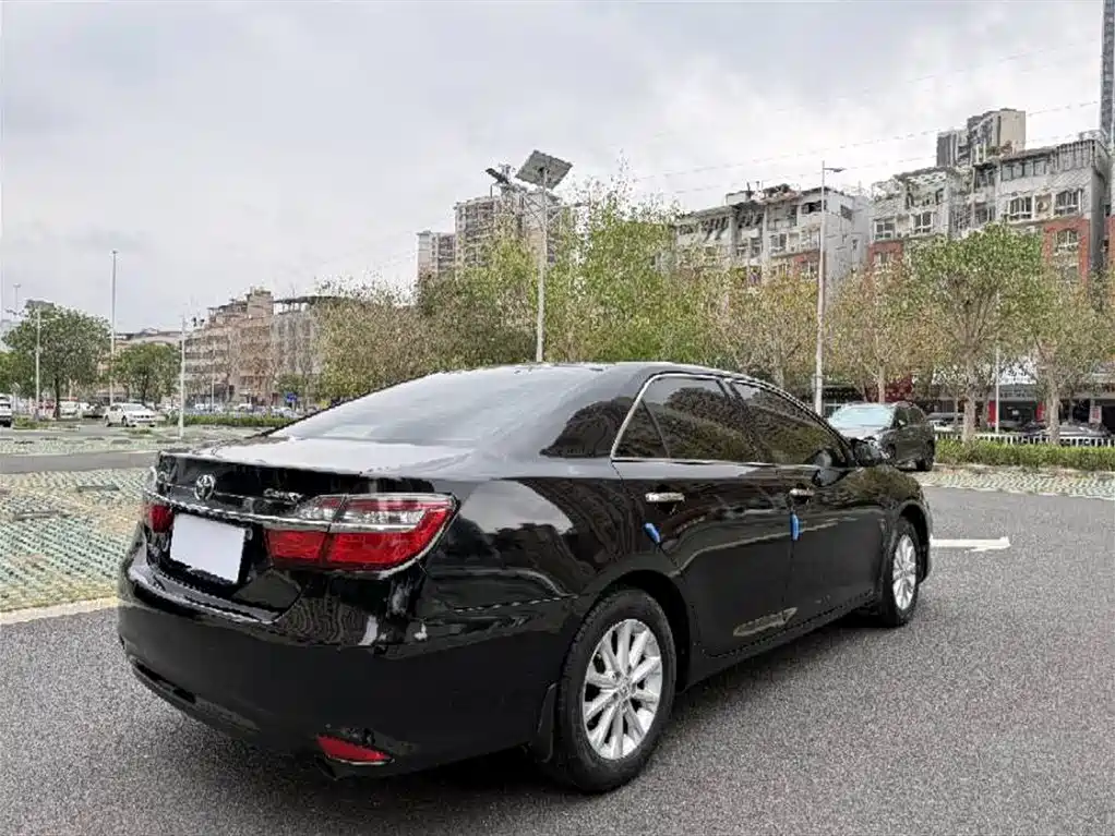 Toyota Camry 2016 2.0E 10th Anniversary Elite Edition фото 9