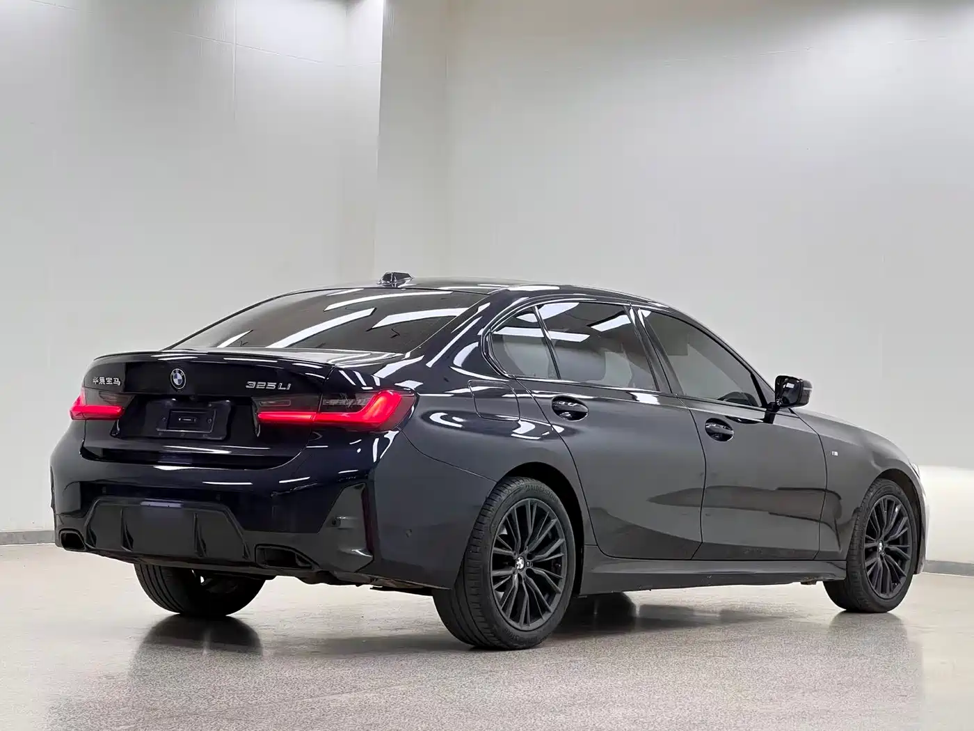 BMW 3 Series 2024 325i M Sport Shadowline Package фото 7