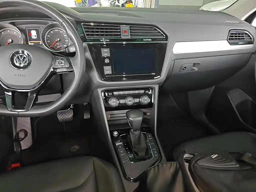 Volkswagen Tiguan L 2018 Facelift 330TSI Automatic 2WD Luxury Edition фото 13