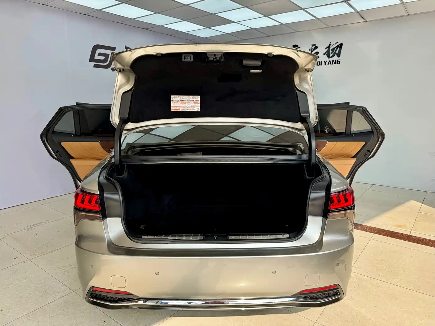 Lexus LS 2021 500h Excellence Edition фото 24