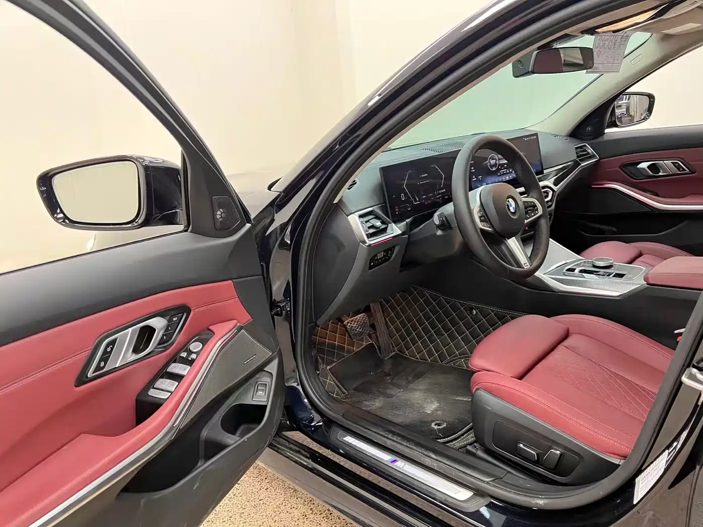 BMW 3 Series 2024 325i M Sport Shadowline Package фото 11